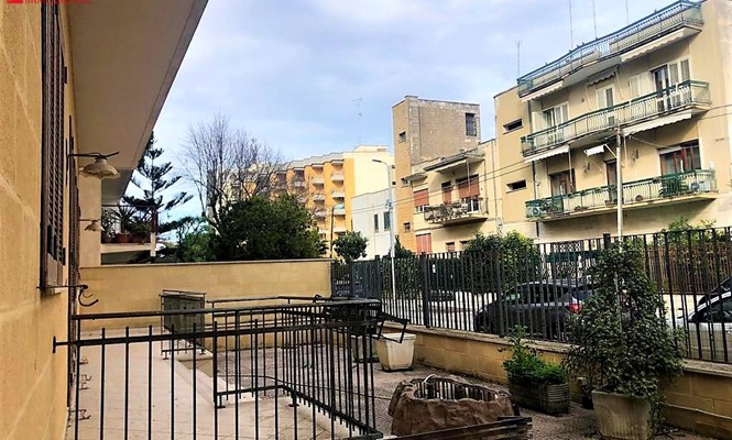 Piano Terra con Giardino e Garage