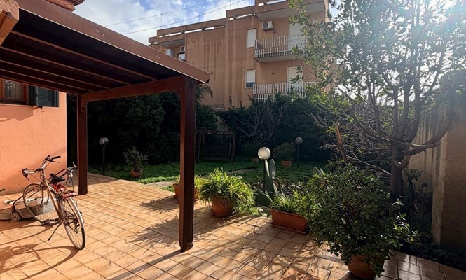 Locale commerciale in Vendita a Lecce - via Lupiae - Partigiani