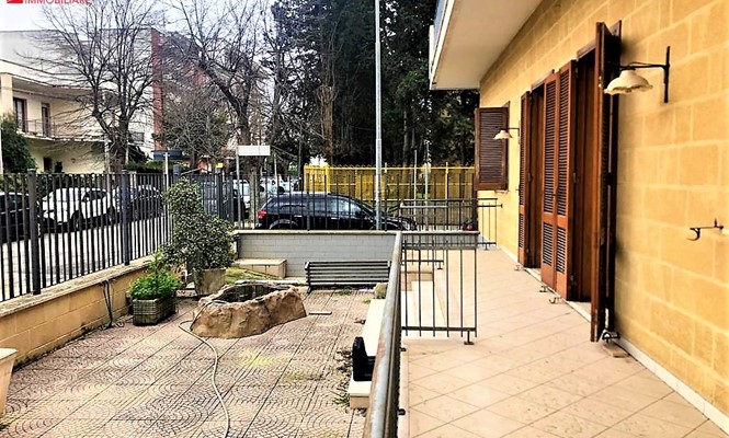 Piano Terra con Giardino e Garage